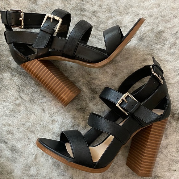 Forever 21 - Stacked Heel Strappy Sandal SZ 7 - Picture 5 of 7